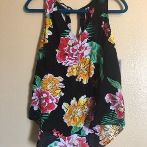 NWT floral keyhole tank